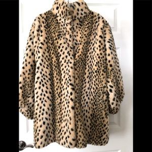 Retro 90’s faux fur leopard print coat. Size M.